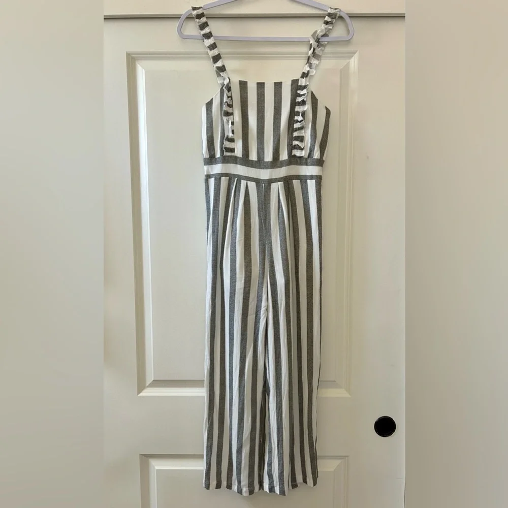 Know One Cares Lightweight Jumpsuit Size M - Picture 5 of 6